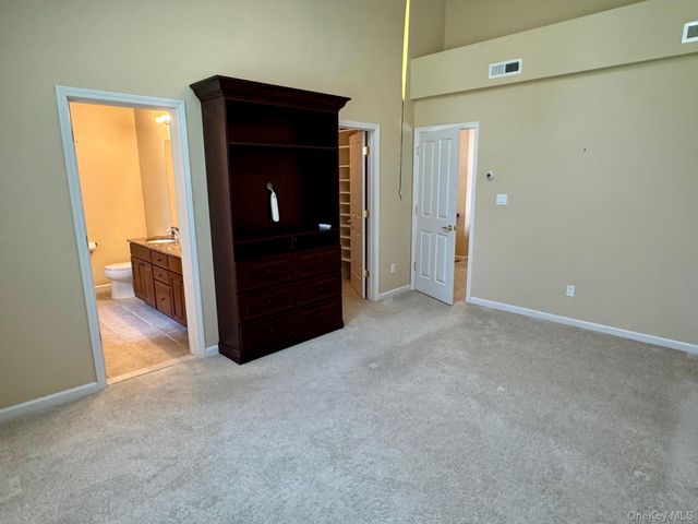 8 Green Court, Middletown, NY 10940