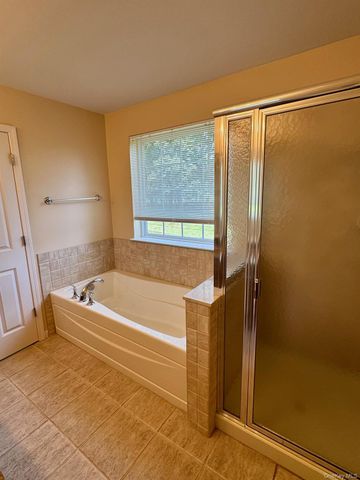 8 Green Court, Middletown, NY 10940