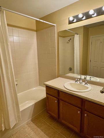 8 Green Court, Middletown, NY 10940