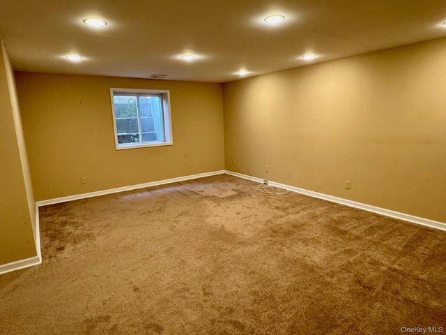 8 Green Court, Middletown, NY 10940