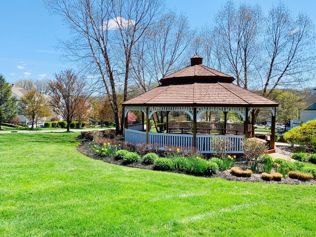 8 Green Court, Middletown, NY 10940