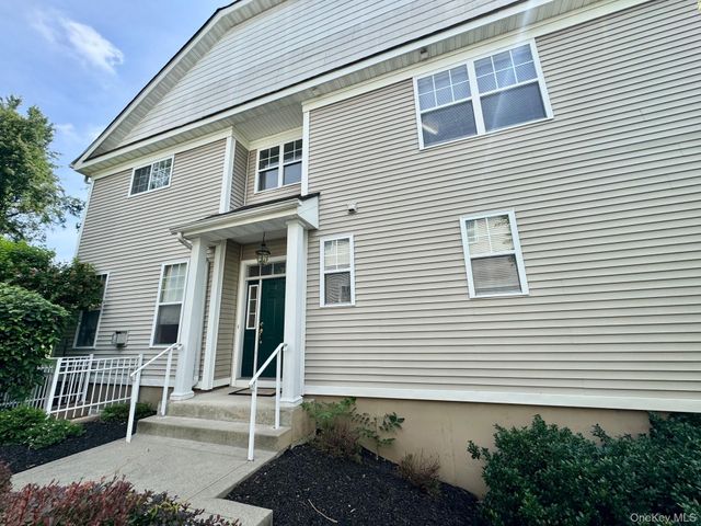 8 Green Court, Middletown, NY 10940