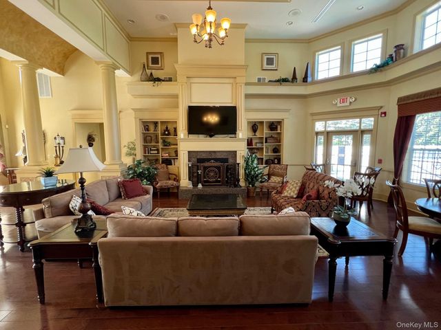 8 Green Court, Middletown, NY 10940