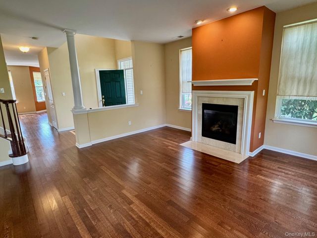 8 Green Court, Middletown, NY 10940