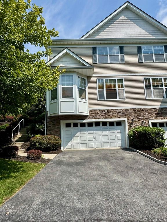 8 Green Court, Middletown, NY 10940
