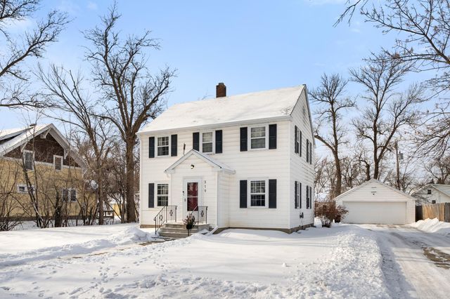 319 1st Avenue NW, Mayville, ND 58257