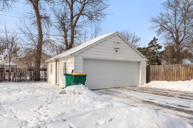 319 1st Avenue NW, Mayville, ND 58257