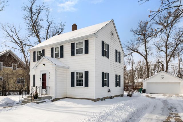 319 1st Avenue NW, Mayville, ND 58257