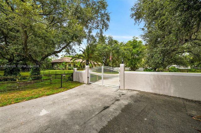 11070 SW 52nd Ct, Davie, FL 33328