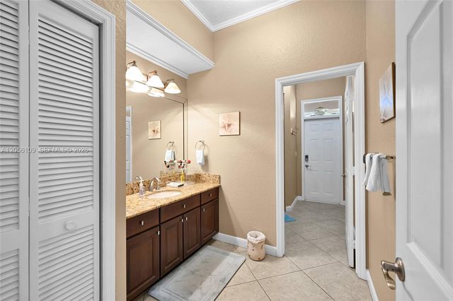 11070 SW 52nd Ct, Davie, FL 33328