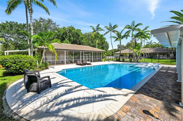 11070 SW 52nd Ct, Davie, FL 33328