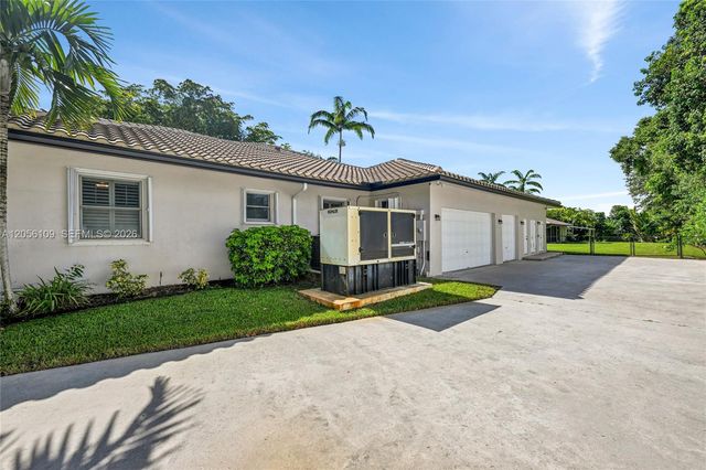 11070 SW 52nd Ct, Davie, FL 33328
