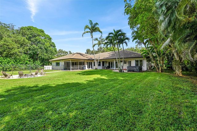 11070 SW 52nd Ct, Davie, FL 33328