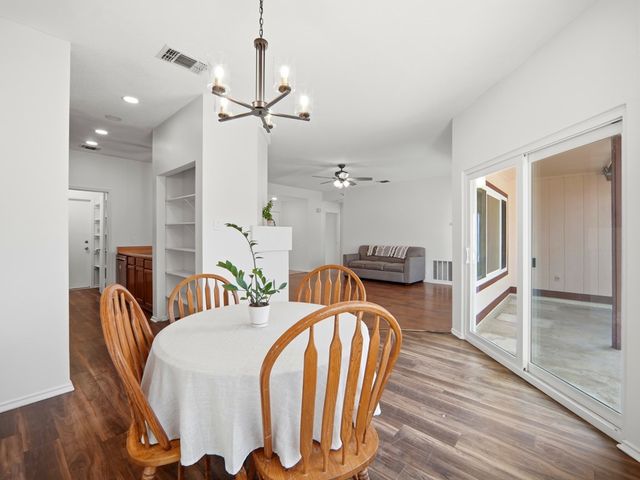 271 Saddle Brook Dr, San Antonio, TX 78245