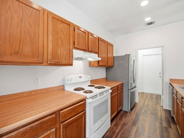 271 Saddle Brook Dr, San Antonio, TX 78245