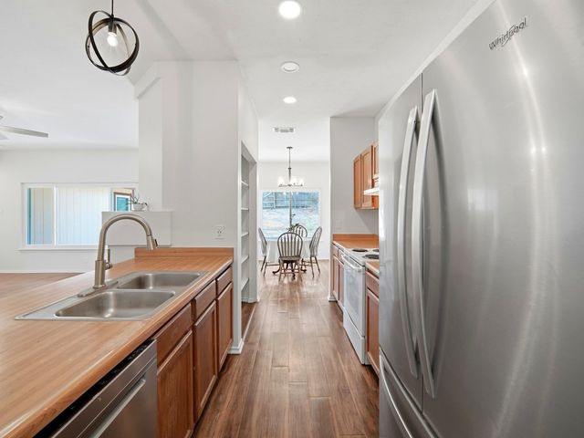 271 Saddle Brook Dr, San Antonio, TX 78245