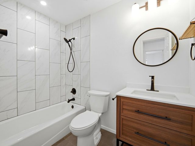 271 Saddle Brook Dr, San Antonio, TX 78245