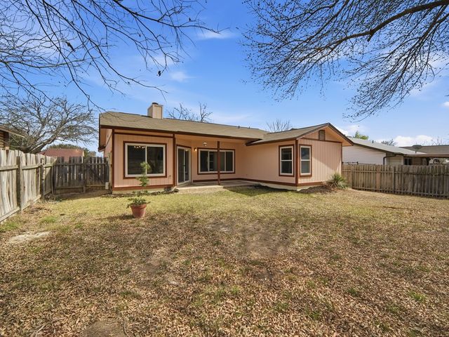 271 Saddle Brook Dr, San Antonio, TX 78245