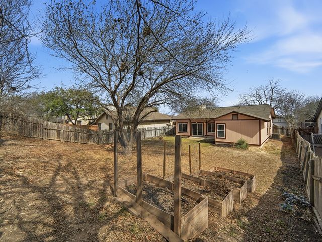 271 Saddle Brook Dr, San Antonio, TX 78245