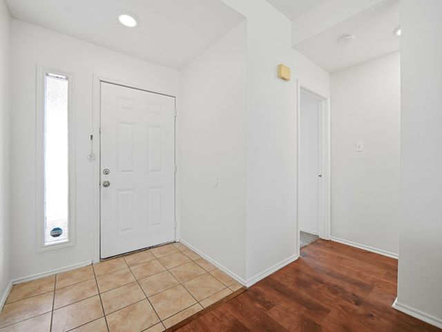 271 Saddle Brook Dr, San Antonio, TX 78245