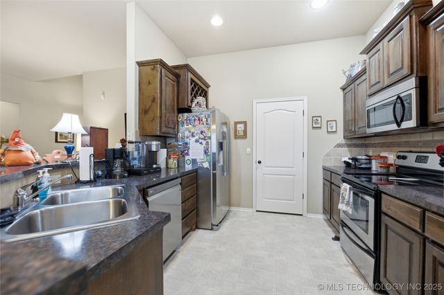 15715 S Broadway Street, Glenpool, OK 74033