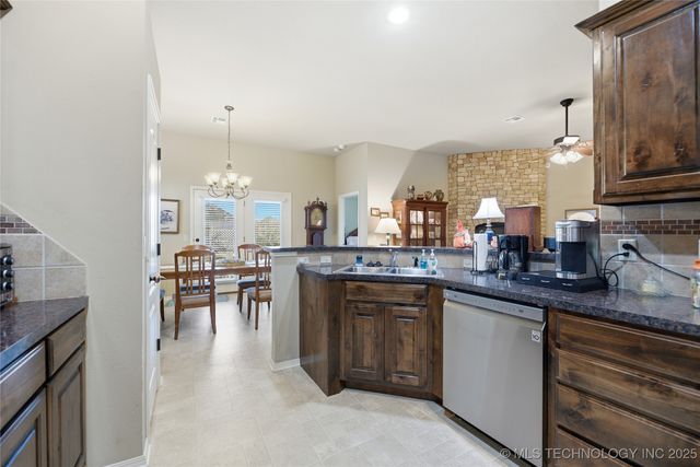 15715 S Broadway Street, Glenpool, OK 74033