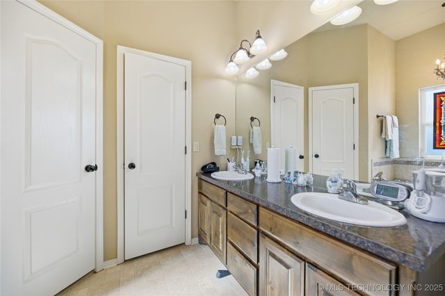 15715 S Broadway Street, Glenpool, OK 74033