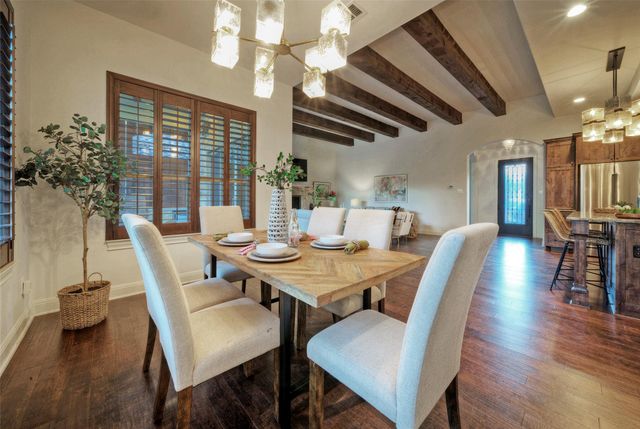 7 Parkside RD, The Hills, TX 78738