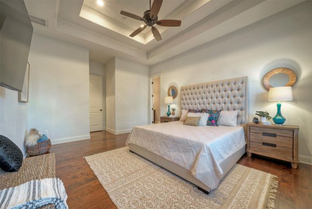 7 Parkside RD, The Hills, TX 78738