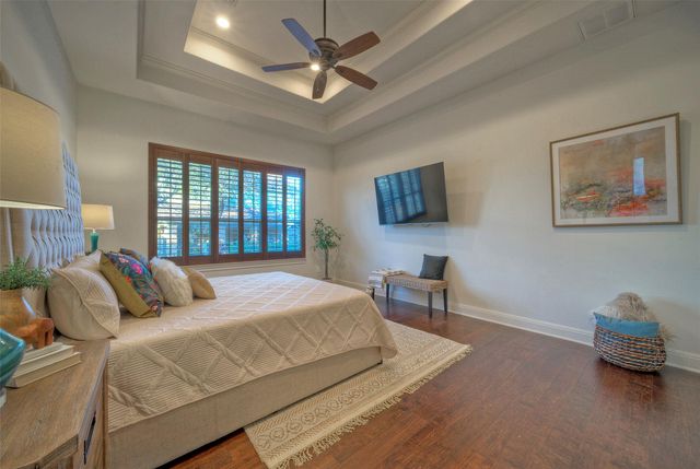 7 Parkside RD, The Hills, TX 78738