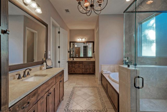 7 Parkside RD, The Hills, TX 78738