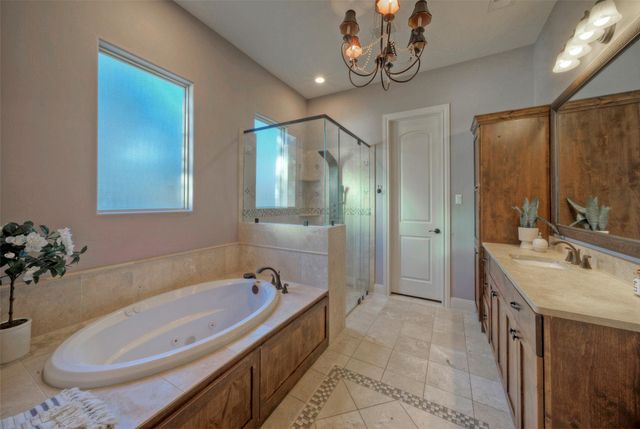 7 Parkside RD, The Hills, TX 78738