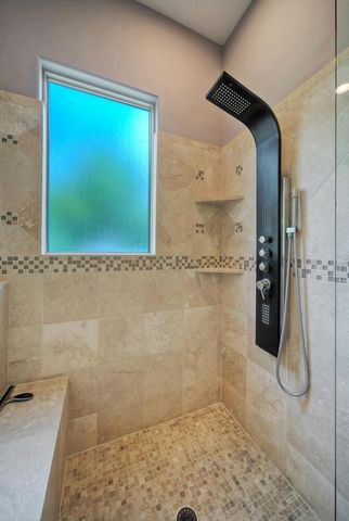 7 Parkside RD, The Hills, TX 78738