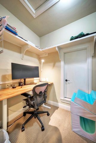 7 Parkside RD, The Hills, TX 78738