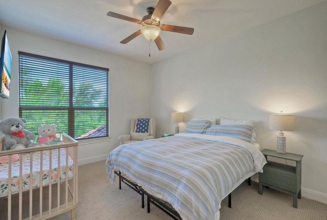 7 Parkside RD, The Hills, TX 78738