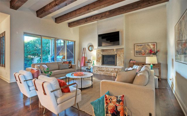 7 Parkside RD, The Hills, TX 78738