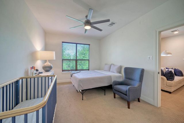 7 Parkside RD, The Hills, TX 78738