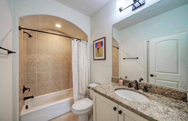 7 Parkside RD, The Hills, TX 78738