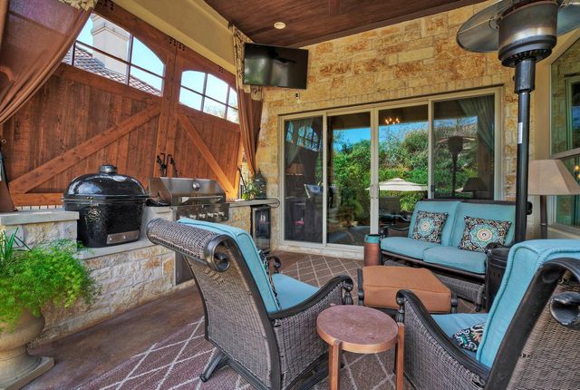 7 Parkside RD, The Hills, TX 78738