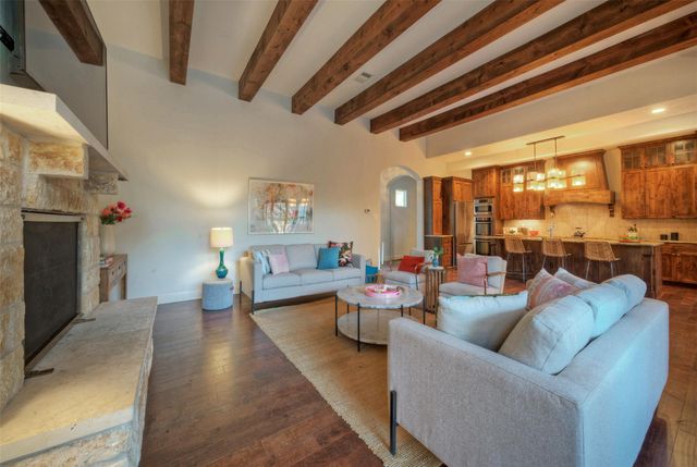 7 Parkside RD, The Hills, TX 78738