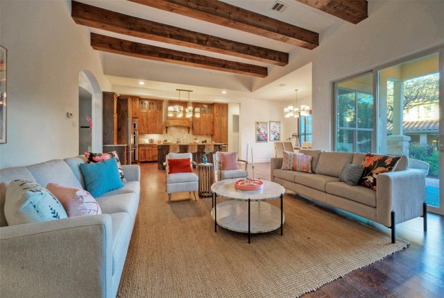 7 Parkside RD, The Hills, TX 78738