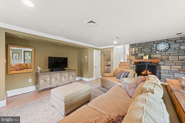 260 AVON RD, Springfield, PA 19064