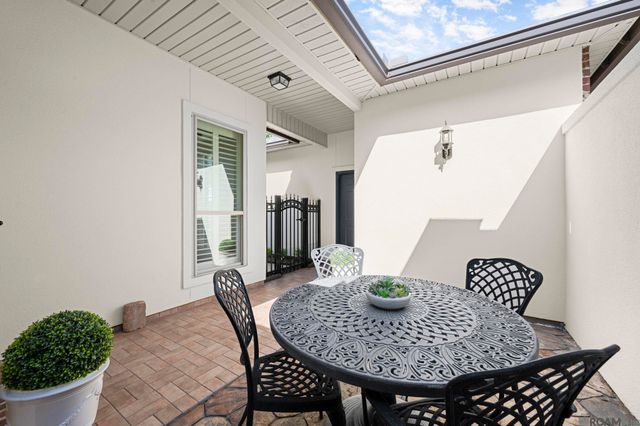 5380 Courtyard Dr, Gonzales, LA 70737