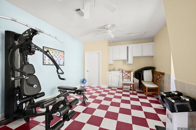 5380 Courtyard Dr, Gonzales, LA 70737