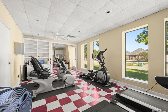 5380 Courtyard Dr, Gonzales, LA 70737