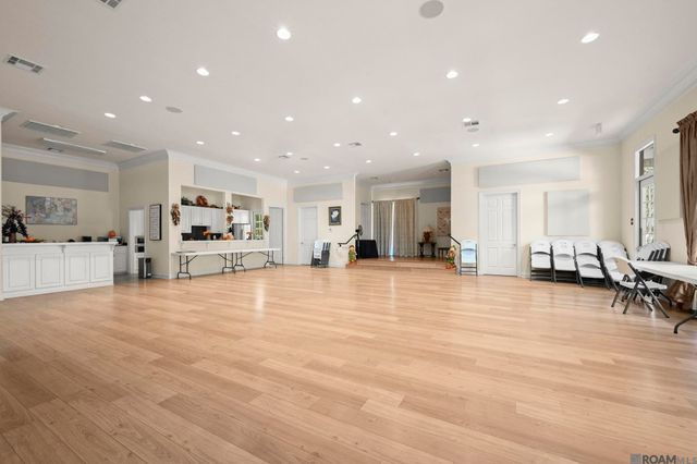 5380 Courtyard Dr, Gonzales, LA 70737