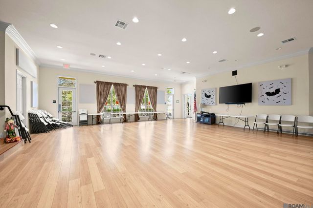 5380 Courtyard Dr, Gonzales, LA 70737