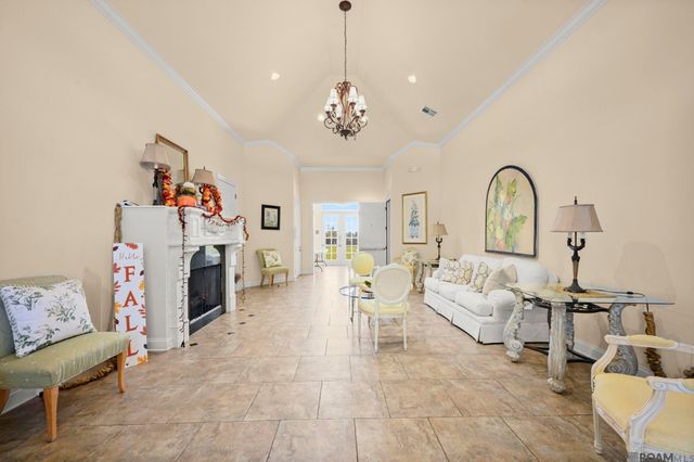 5380 Courtyard Dr, Gonzales, LA 70737