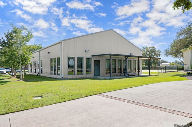 5380 Courtyard Dr, Gonzales, LA 70737