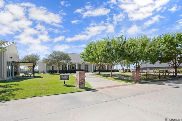 5380 Courtyard Dr, Gonzales, LA 70737